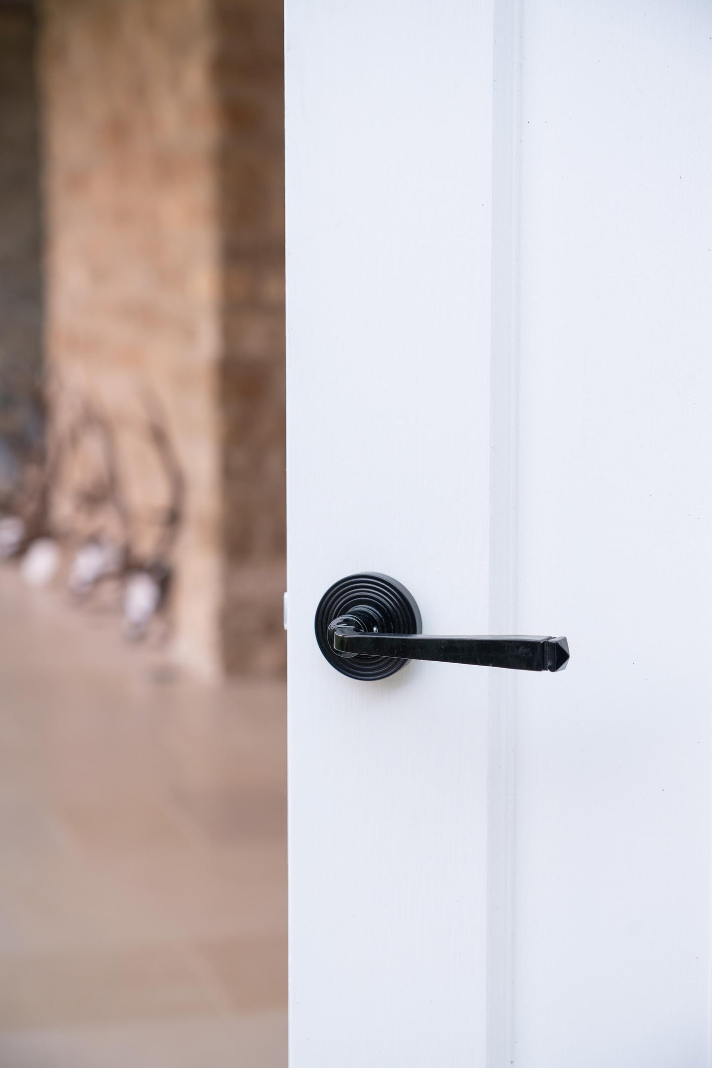 From The Anvil Avon Round Lever On Rose Set (Unsprung)