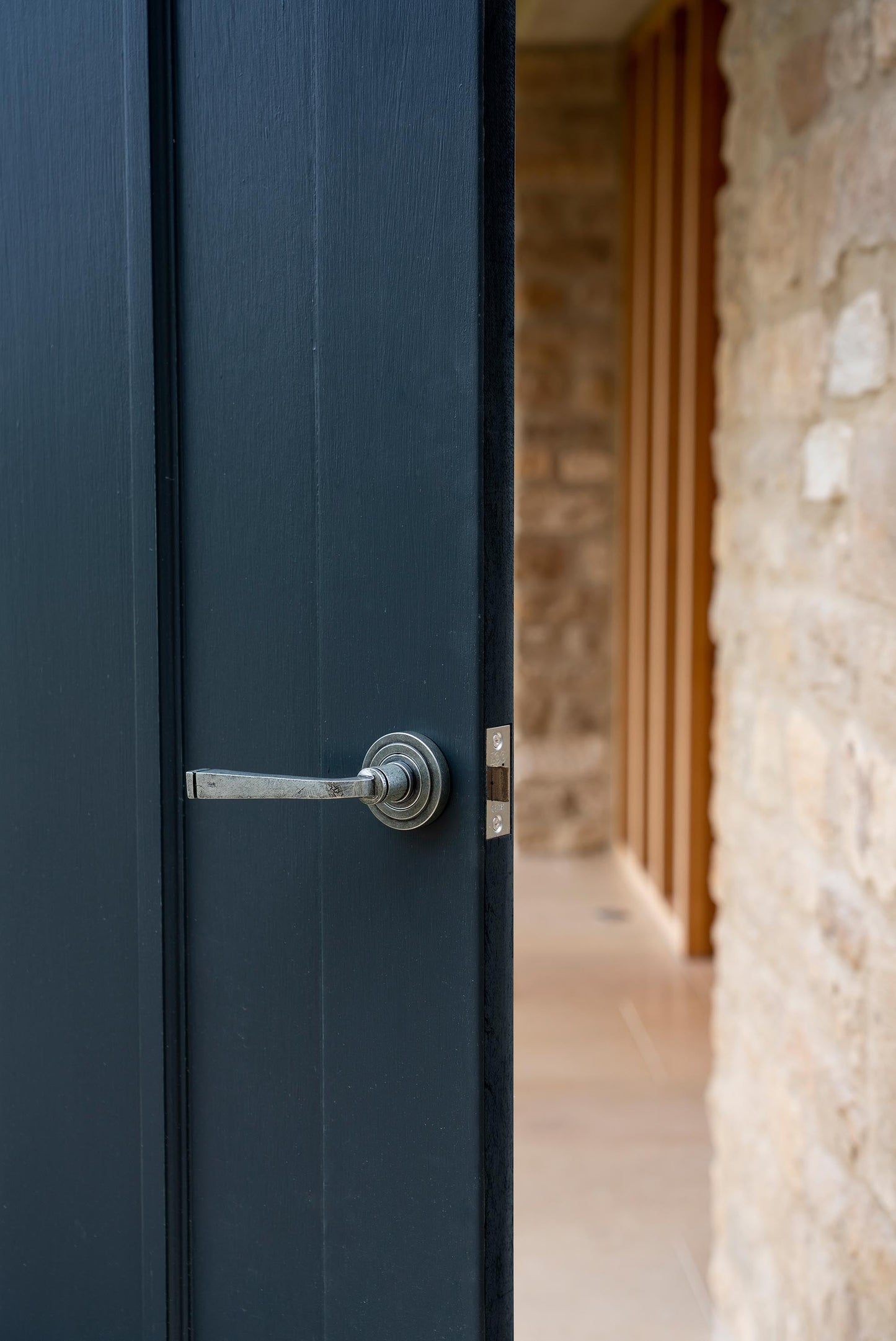 From The Anvil Avon Round Lever On Rose Set (Unsprung)