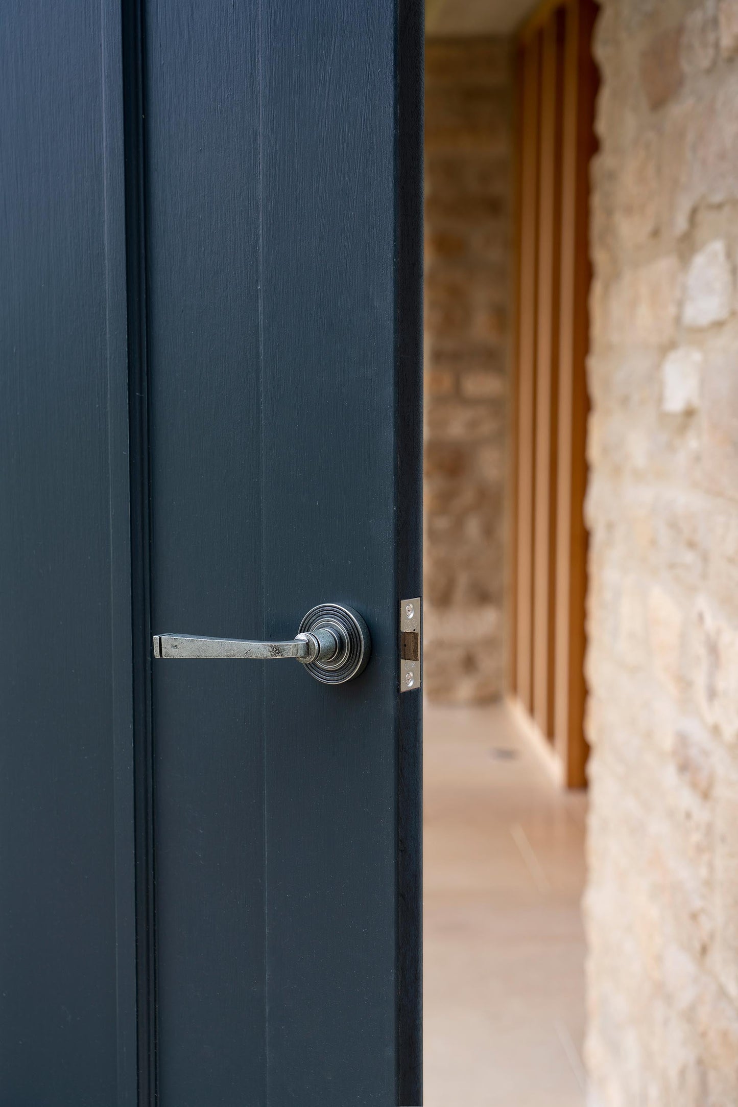 From The Anvil Avon Round Lever On Rose Set (Unsprung)